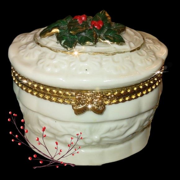 Vintage Glazed Porcelain Christmas Trinket Container - Picture 5 of 9